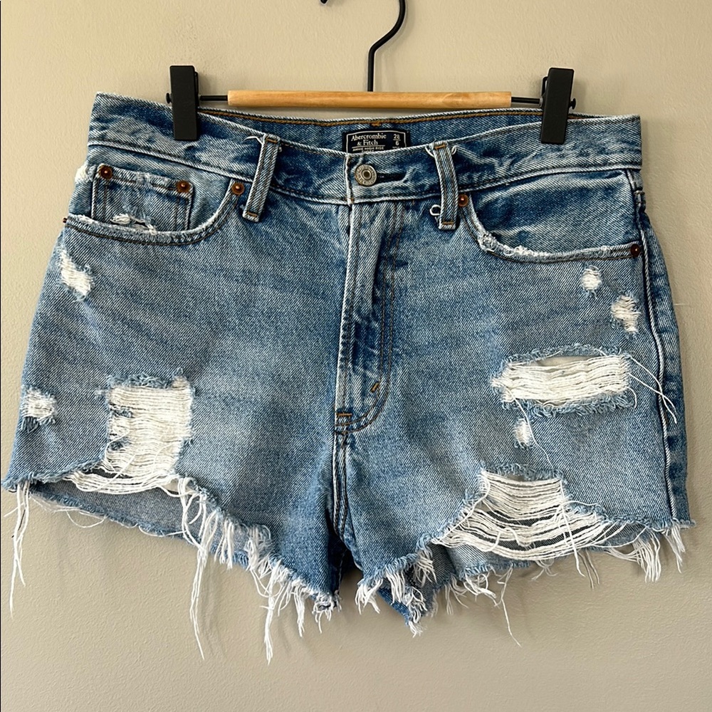 Abercrombie & Fitch Annie High Rise Mom Short Denim Jean Size 28/6 3” Inseam